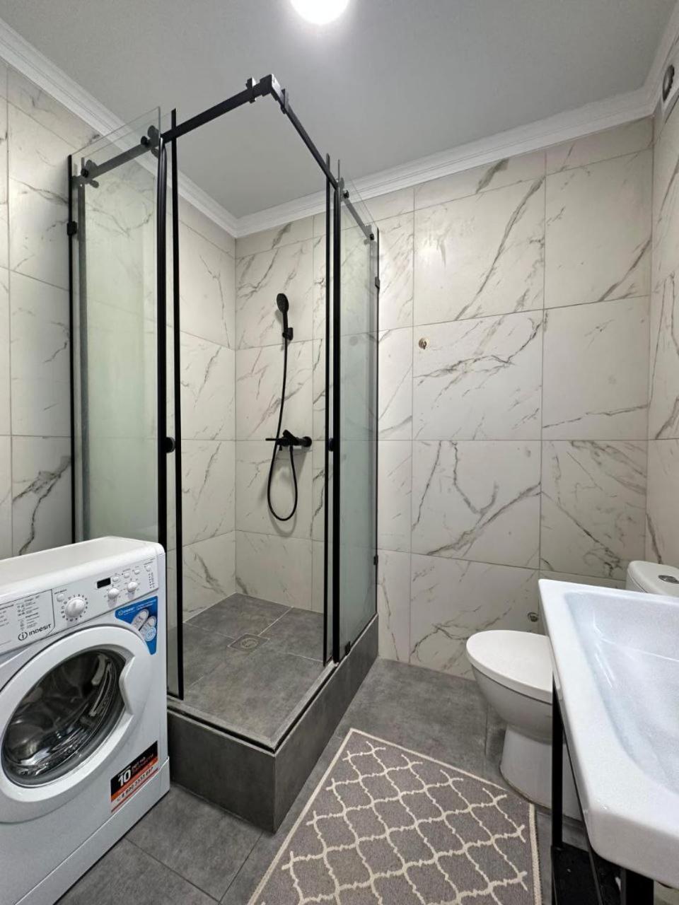 Жилой Комплекс Молодежный На Тулебаева Apartment อัลมาตี ภายนอก รูปภาพ